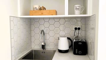 Fridge, microwave, stovetop, electric kettle