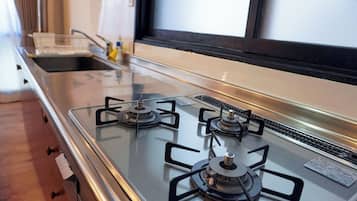 Fridge, microwave, stovetop, electric kettle