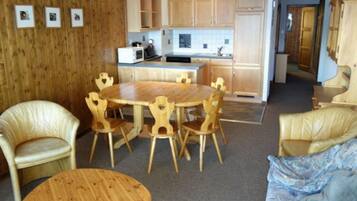 Apartment | Tempat makan