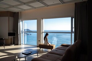 In-room safe, soundproofing, free WiFi, bed sheets