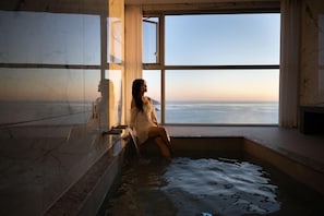 Premium Suite, Hot Tub, Ocean View | In-room safe, soundproofing, free WiFi, bed sheets - Mer de laube Hotel (Busan)