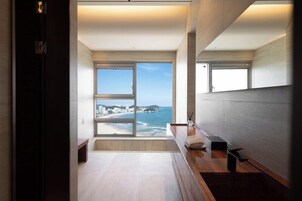 Caja de seguridad en la habitación y sistema de insonorización