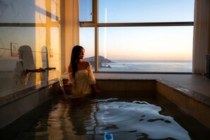 Suite Premium, hot tub, pemandangan samudra | Brankas, kedap suara, Wi-Fi gratis, dan seprai linen