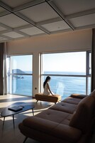 Caja de seguridad en la habitación y sistema de insonorización 