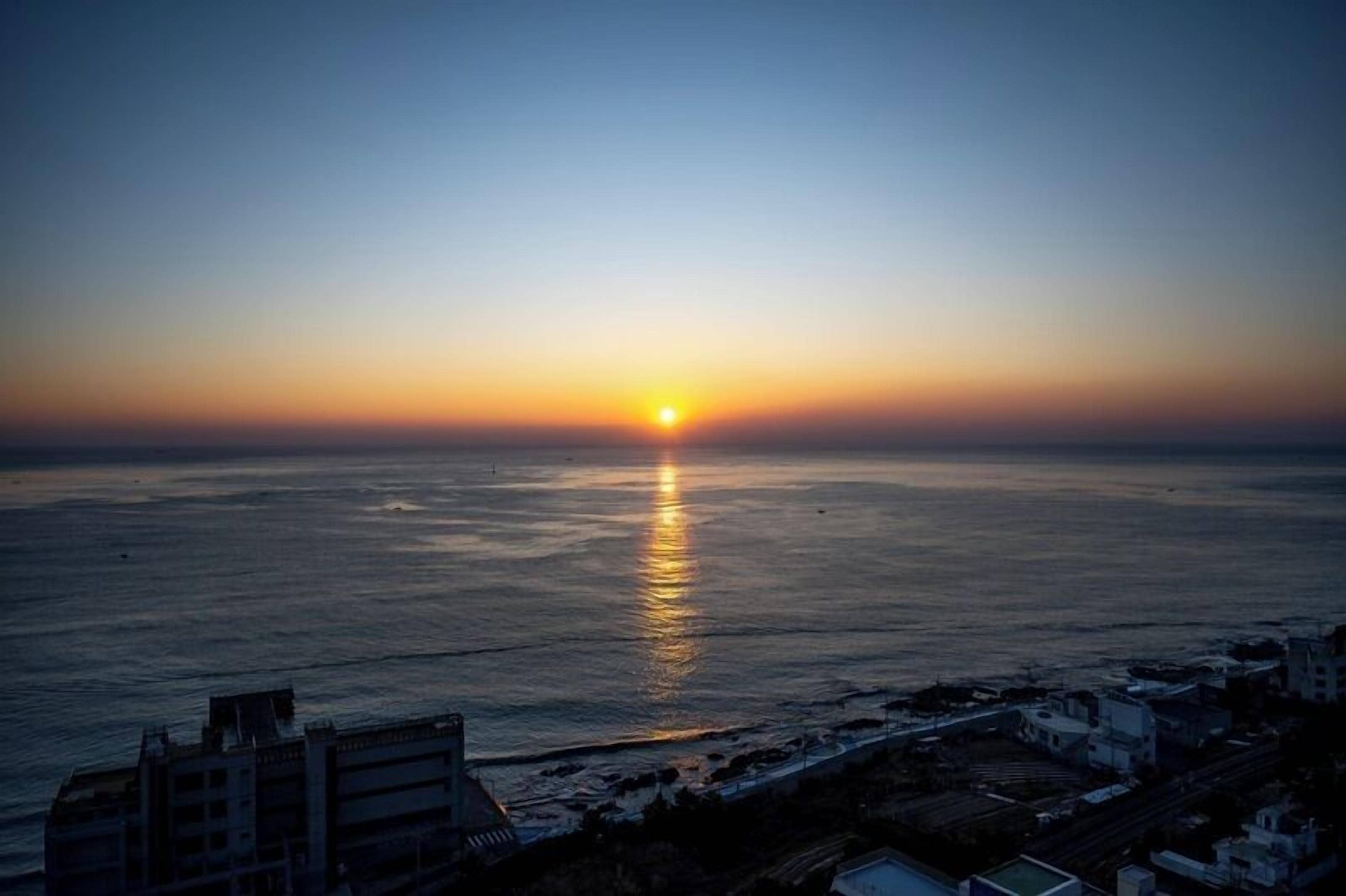Suíte família, piscina particular, vista para o mar | Fachada