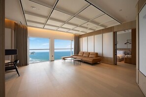In-room safe, soundproofing, free WiFi, bed sheets - Mer de laube Hotel (Busan)