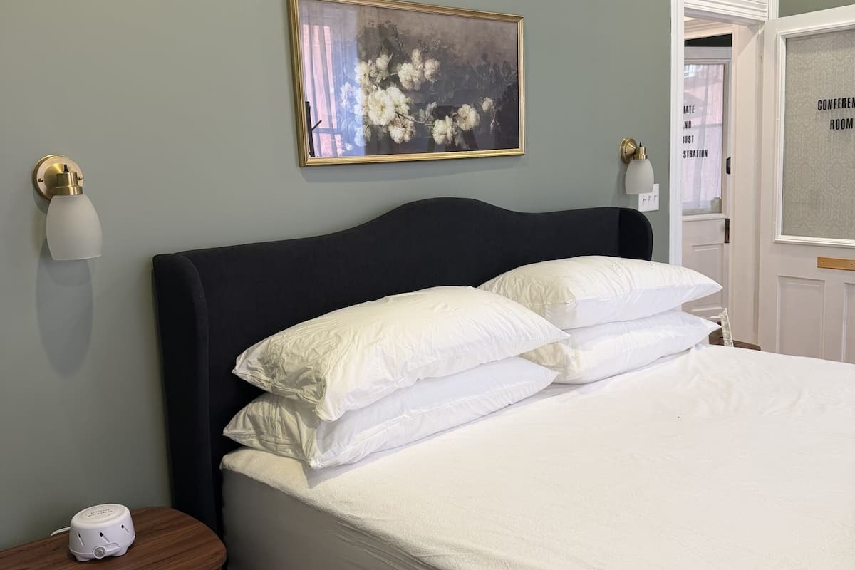 Suite, Private Bathroom (Suite 11 Barristers Row)