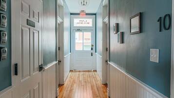 Suite, Private Bathroom (Suite 10 at Barristers Ro) | Interior