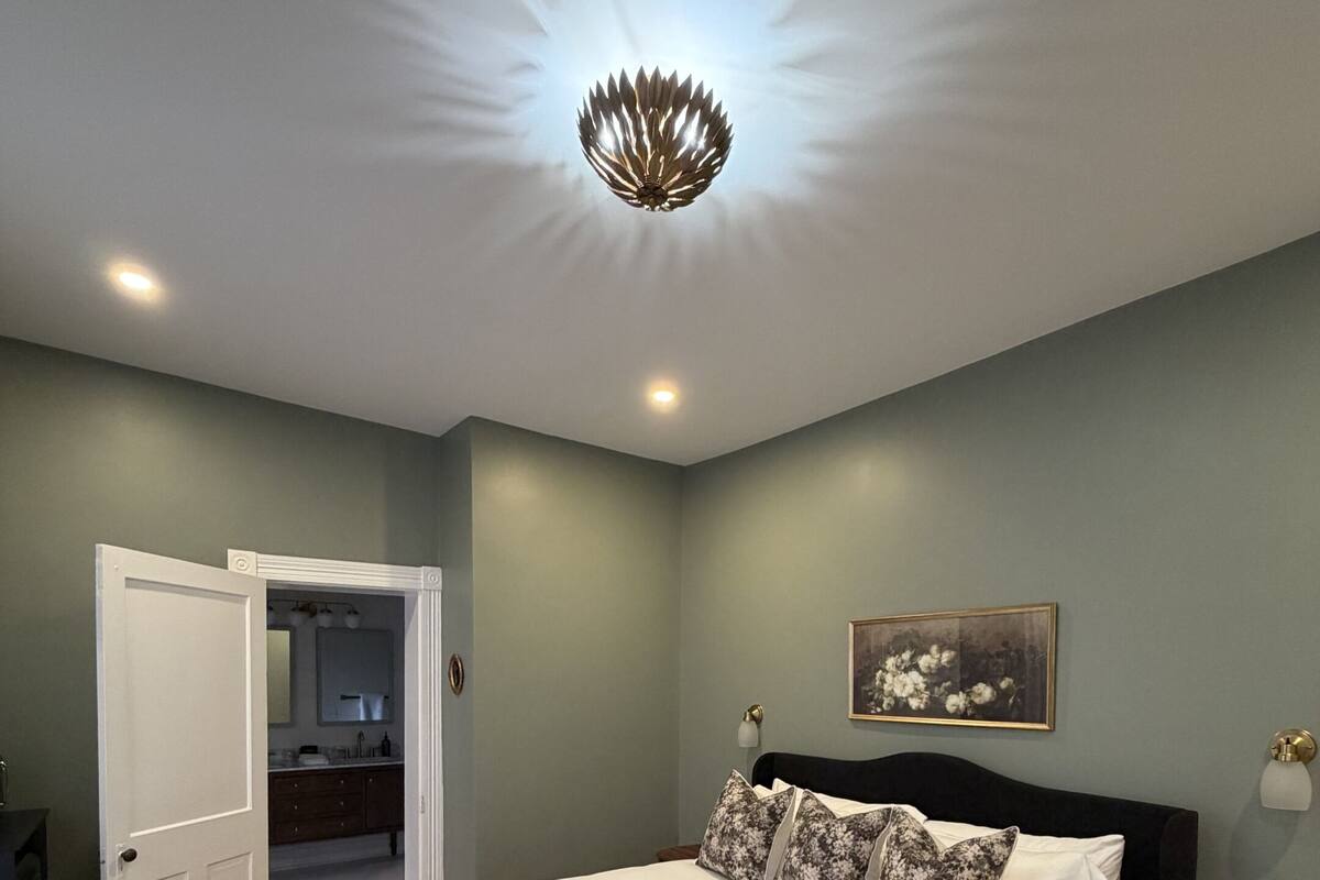 Suite, Private Bathroom (Suite 11 Barristers Row)