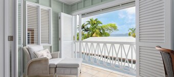 Villa 4, Luxury 3-Bed, 3-Bath Villa Central to Town, the Marina and the Beach