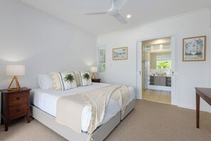 3 Schlafzimmer, Schreibtisch, Bügeleisen/Bügelbrett, Reisekinderbett