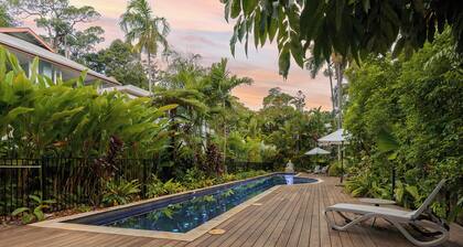 Villa 4, Luxury 3-Bed, 3-Bath Villa Central to Town, the Marina and the Beach