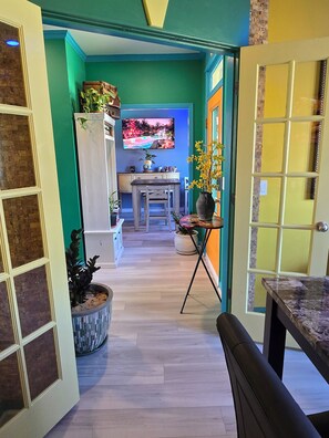 Interior - Boro Breeze Island Escape - Cozy, Close, Amenities, Sleeps 8 (Murfreesboro)