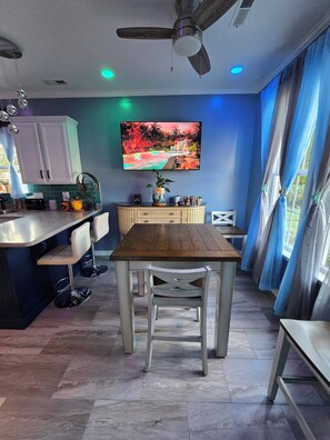 Dining - Boro Breeze Island Escape - Cozy, Close, Amenities, Sleeps 8 (Murfreesboro)