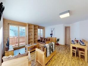 Apartment | Dining
