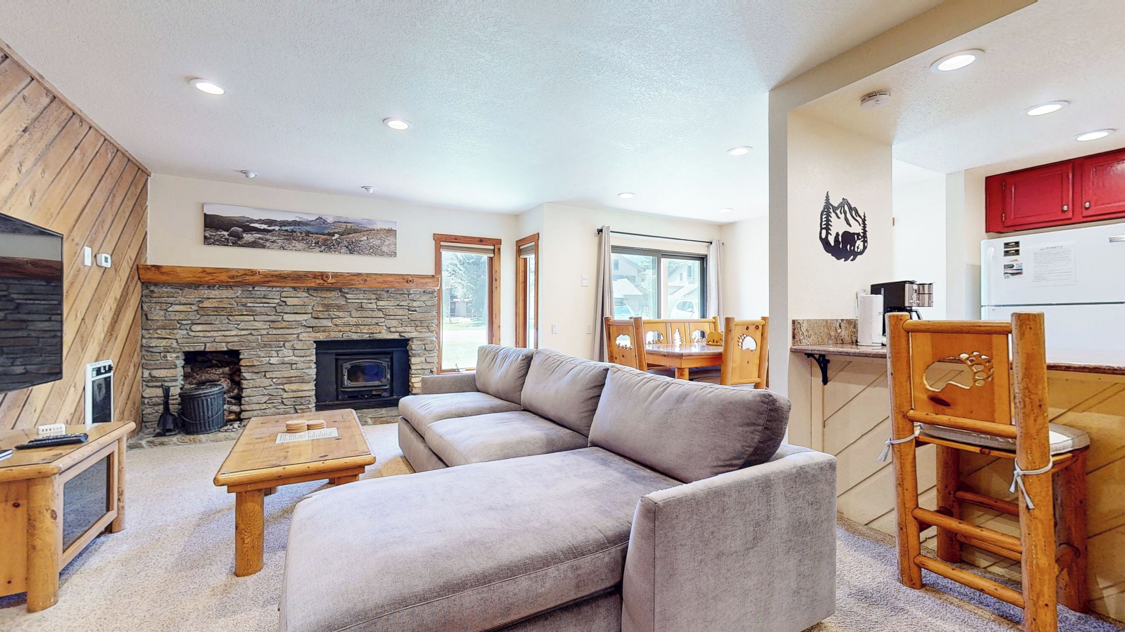 Smart TV, fireplace