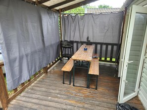 屋外ダイニングエリア
