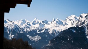 A mountain landscape with snow-covered peaks and a valley. - Cozy Apartment With Sauna (Veysonnaz)