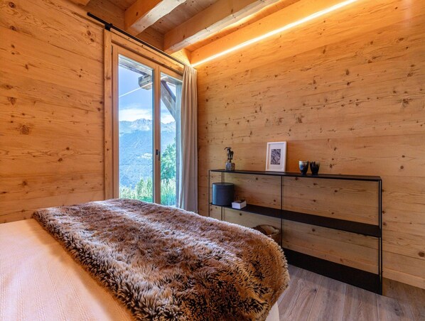 Chalet | 2 bedrooms, individually furnished, bed sheets