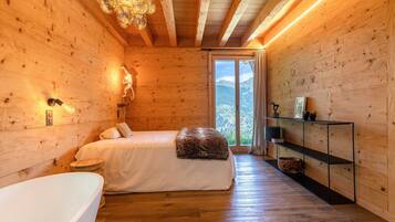 Chalet | 2 bedrooms, individually furnished, bed sheets