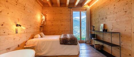 Chalet | 2 bedrooms, individually furnished, bed sheets