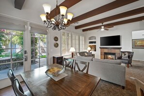 Interior - Resort Luxury Villa 12 pools, 11 hot tubs, balcony (La Quinta)