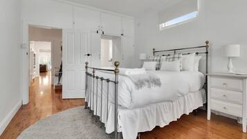 4 chambres, fer et planche à repasser, lit parapluie, Wi-Fi