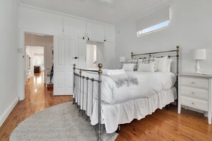 4 Schlafzimmer, Bügeleisen/Bügelbrett, Reisekinderbett, WLAN