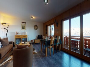 Apartment | Dining