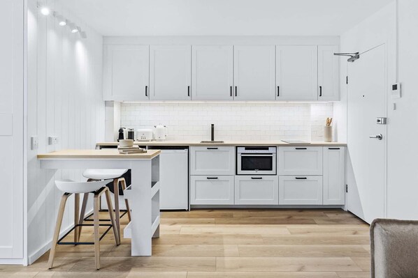 Fridge, microwave, oven, stovetop