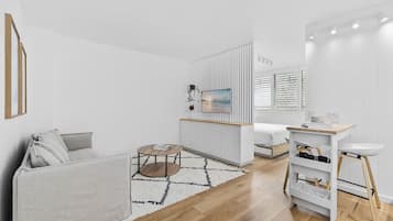 Iron/ironing board, WiFi, bed sheets