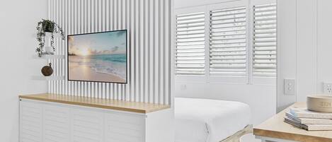 Iron/ironing board, WiFi, bed sheets