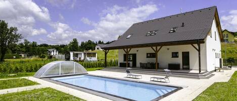 Villa | Pool | Indoor pool, outdoor pool