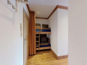 Lägenhet | 2 sovrum, unika möbler och sängkläder