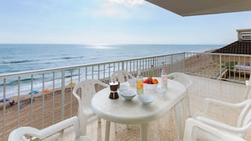 Apartment | Outdoor dining