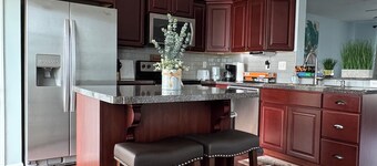 Townhouse Bridgeport close to UHC, FBI, The Bridge Complex