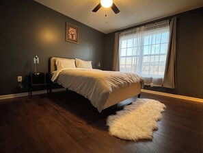 2 chambres, coffres-forts dans les chambres, fer et planche à repasser