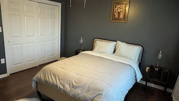 2 bedrooms, in-room safe, iron/ironing board, WiFi (free)