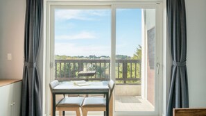 Basic Room, 1 Bedroom (aquamarin) - Gangreung Comichi Bada Pension (Gangneung)