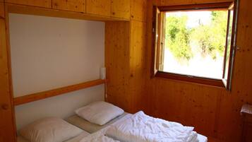 Căn hộ | 2 phòng ngủ, trang bị nội thất với thiết kế riêng biệt, bộ trải giường