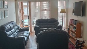 Unclassified image, 3 of 12, button - Apartment in Mosselbay (Mossel Bay)