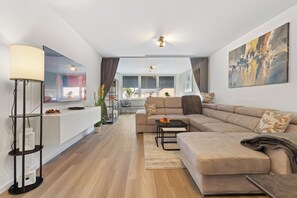 Smart TV, DVD player