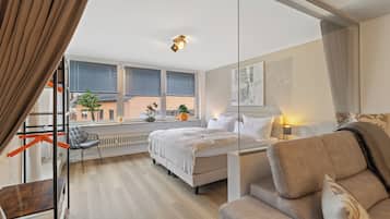2 bedrooms, in-room safe, desk, iron/ironing board
