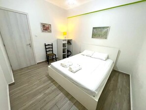 1 bedroom, iron/ironing board, WiFi, bed sheets - Beautiful renovated apartment in Athens center (Athina)