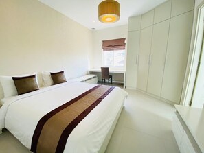 Leilighet – superior, 2 soverom, kjøkken, byutsikt | Skrivebord, skrivebord for bærbar PC, blendingsgardiner og lydisolert