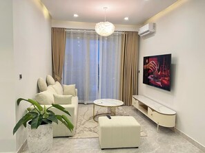 Superior Apartment, 3 Bedrooms, Kitchen, City View | Living area