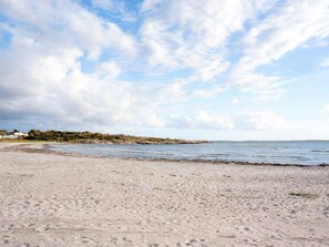 House | Beach - 4 Person Holiday Home in Askloster (Åskloster)