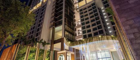 Vista frontal de la propiedad