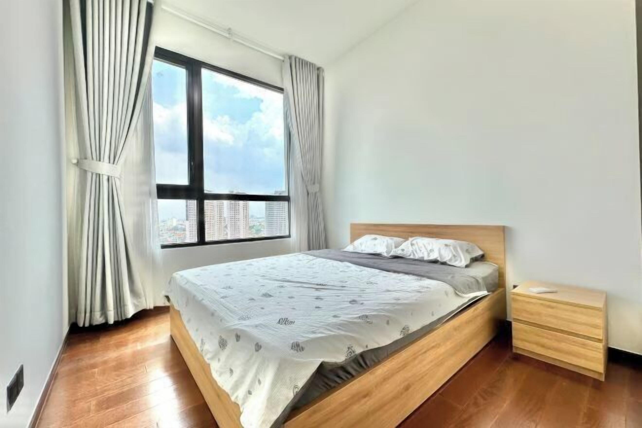 Minibar, desk, laptop workspace, blackout curtains