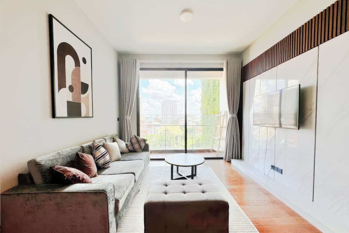 Superior Apartment, 1 Bedroom, Kitchen, City View | Living area | 42-inch TV with cable channels